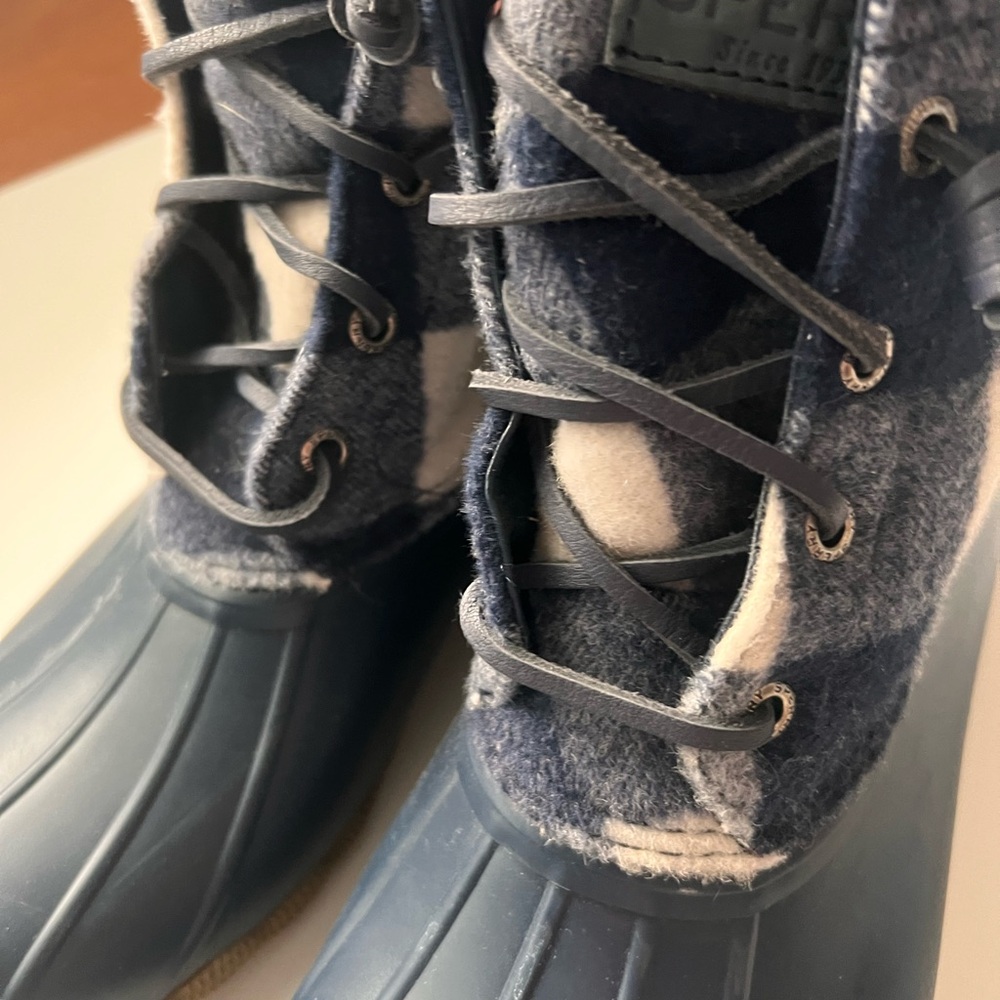 Sperry Boots Women’s Size 7.5 View 2